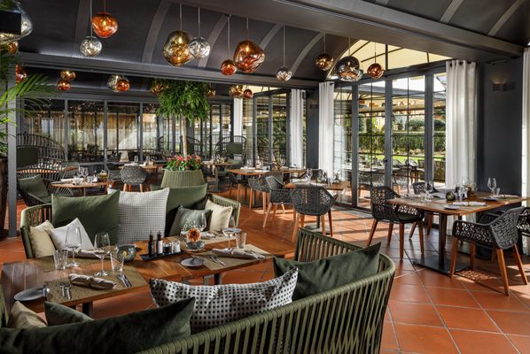 Restaurant Hide & Seek by null