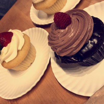 Molly's Cupcakes - Cupcakes Near Me - Chicago, Illinois Molly's Cupcakes - Cupcakes Near Me - Chicago, Illinois