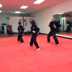 Hoyt's Kajukenbo - Sifu Greg with some students