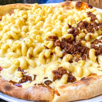 KIN Windsor - Mac Daddy pizza (bacon on half only) - New American Near Me - Windsor, California
