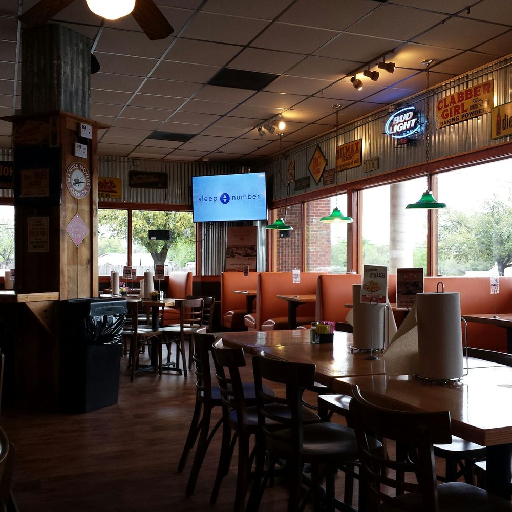 Pok-e-Jo's - Parmer - Dining area. - Barbeque Near Me - Austin, Texas