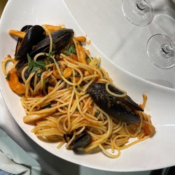 Papà Francesco - Spaghetti with seafood - Gluten-Free Near Me - Milan, Michigan Papà Francesco - Spaghetti with seafood - Gluten-Free Near Me - Milan, Michigan