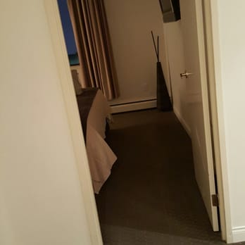 Century Plaza - 1 bedroom suite, hallway to the bedroom. - Hotels Near Me - Vancouver, British Columbia Century Plaza - 1 bedroom suite, hallway to the bedroom. - Hotels Near Me - Vancouver, British Columbia
