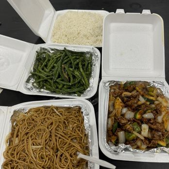 Point Dume Chinese Food - String beans, chow mein with veggies, and beef and mushroom with black bean sauce. Complimentary rice. All for only $25! - Chinese Near Me - El Monte, California