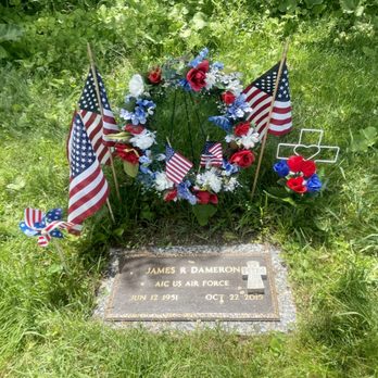 Green Lawn Cemetery - 4th July decorations - Funeral Services & Cemeteries Near Me - Columbus, Ohio
