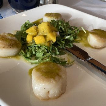 Leo's - Scallops with mango, red onion and arugula. - Seafood Near Me - Grand Rapids, Michigan Leo's - Scallops with mango, red onion and arugula. - Seafood Near Me - Grand Rapids, Michigan
