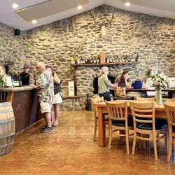 Fruitland Valley Vineyard and Winery - Spacious inside the tasting room.