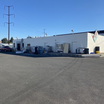 Gearjammer Truck Plaza - Run down building - Gas Stations Near Me - Union Gap, Washington