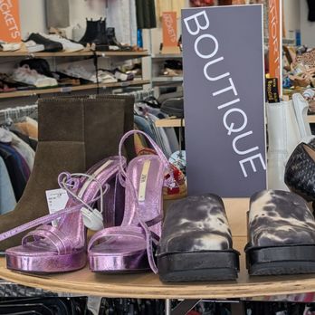 Crossroads Trading - Women's Clothing Near Me - Oakland, California