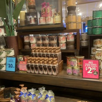 Bath & Body Works - Cosmetics & Beauty Supply Near Me - Virginia Beach, Virginia