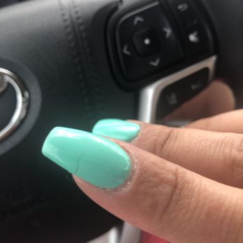 Swan's Nail Spa - Nail began to crack two days later - Nail Salons Near Me - Menifee, California