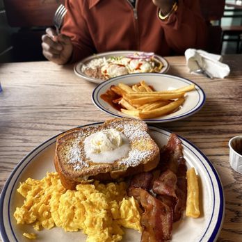 Pelton Cafe - Breakfast & Brunch Near Me - San Leandro, California