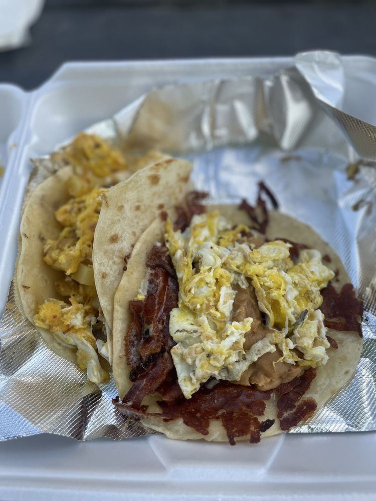 Tacos Charlie Logo