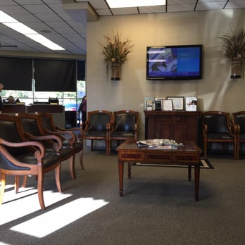 Classic Collision - Roomy Sitting area and they have a keurig coffee machine and complimentary water. - Body Shops Near Me - Augusta, Georgia Classic Collision - Roomy Sitting area and they have a keurig coffee machine and complimentary water. - Body Shops Near Me - Augusta, Georgia