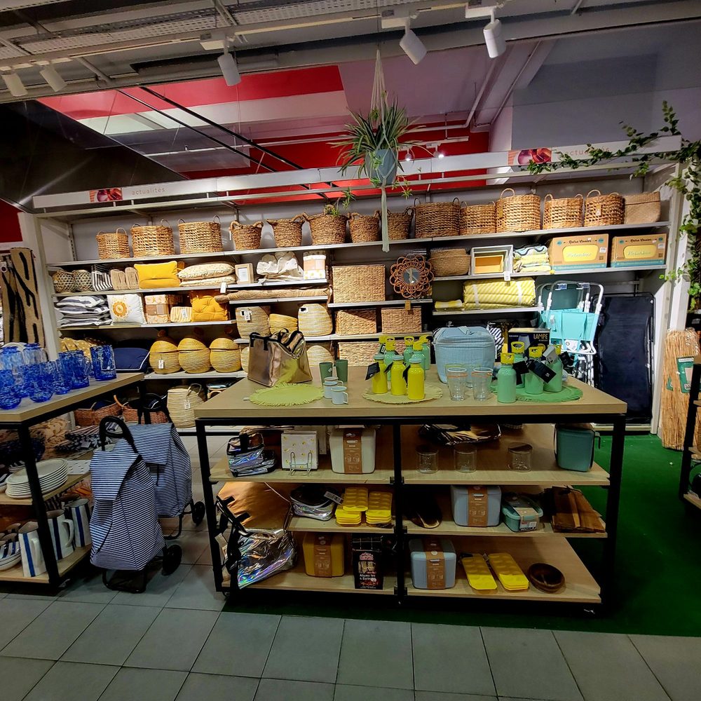 MONOPRIX Updated October 2024 11 Reviews 5 rue Clemenceau