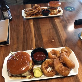 BRU Burger Bar - Cincinnati - Burgers Near Me - Cincinnati, Ohio