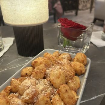 The Pfister Hotel - Cheese curds at the piano bar - Hotels Near Me - Milwaukee, Wisconsin The Pfister Hotel - Cheese curds at the piano bar - Hotels Near Me - Milwaukee, Wisconsin