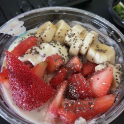 Now this is suppose to be the chia pudding bowl with xtra honey no honey water sitting in the left corner of the bowl and