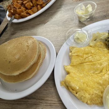 Eggs 'n Things - Outdoor seating, regular pancakes, scrambled eggs - American Near Me - Kapolei, Hawaii Eggs 'n Things - Outdoor seating, regular pancakes, scrambled eggs - American Near Me - Kapolei, Hawaii