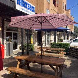 Bagel Bros - Outdoor seating area