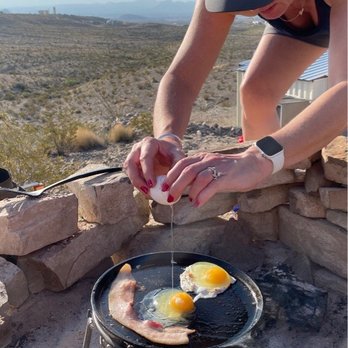 Fossil Knob Ridge - Breakfast cooking over coals - Vacation Rentals Near Me - Terlingua, Texas