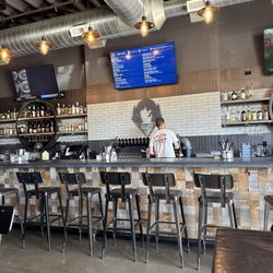 Cascade Lakes Pub on Reed Market - Bar