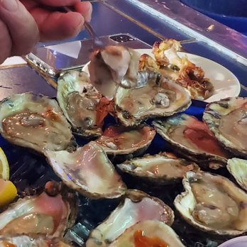 Thirsty Gator - Raw oysters - Dive Bars Near Me - Winter Park, Florida