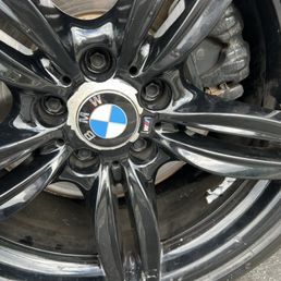 Look at the center cap paint was all chipped Look at the center cap paint was all chipped