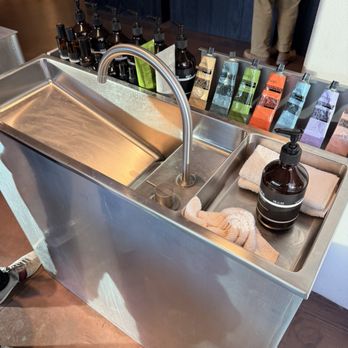 Aesop Pasadena - Hand washing tester stations - Cosmetics & Beauty Supply Near Me - Pasadena, California