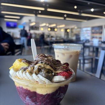 Bliss Cafe - Acai Bowl and Ice Cafe Latte with Sugar Free Vanilla - Cafes Near Me - Joshua Tree, California