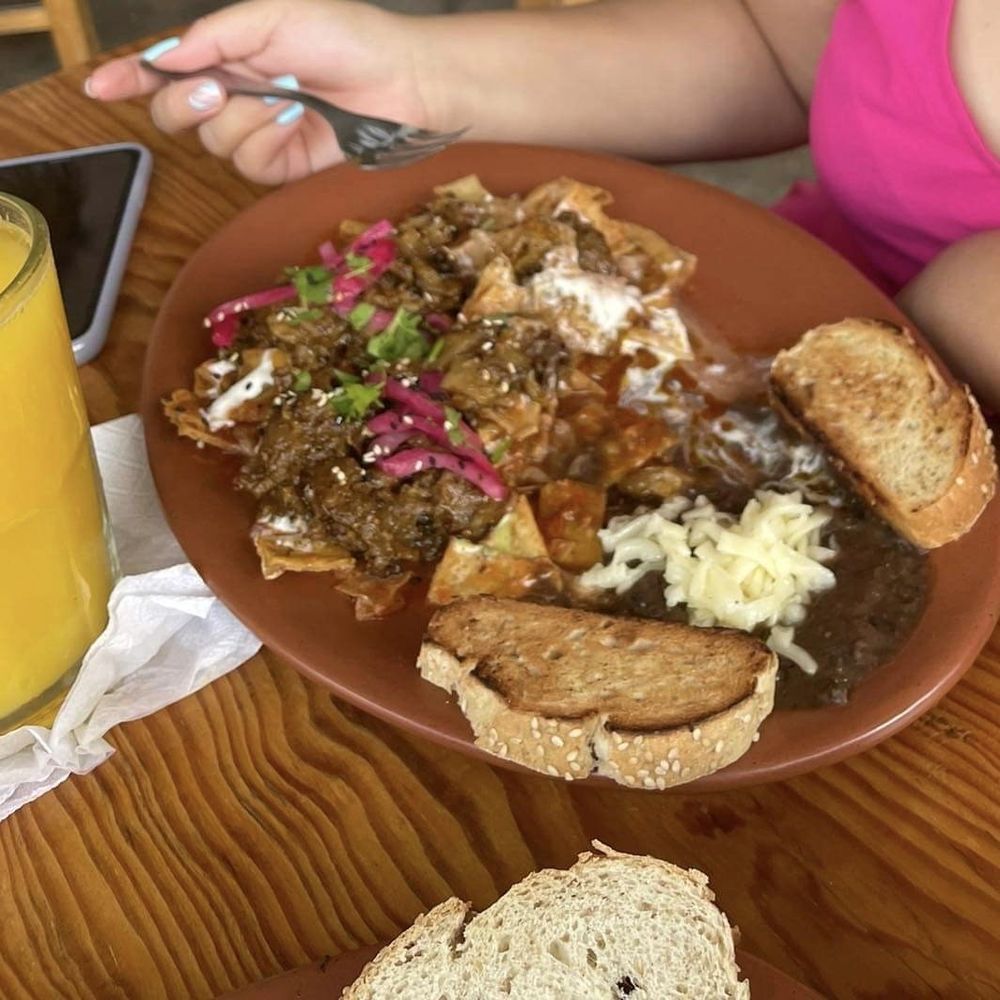 MACARENO - Chilaquiles con chicharrón - Mexican Near Me - Puerto Vallarta, JAL MACARENO - Chilaquiles con chicharrón - Mexican Near Me - Puerto Vallarta, JAL