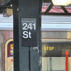 MTA Wakefield - Sign