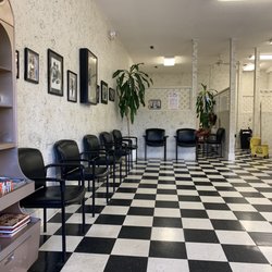 Wayne's - Interior