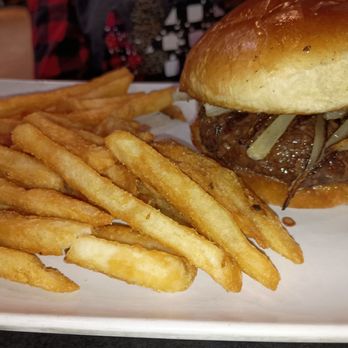 Rivals Brew Pub - Burger fries - excellent - Sports Bars Near Me - Middleburg Heights, Ohio