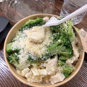 Pastasole - Alfredo with chicken and broccoli - Italian Near Me - New York, New York Pastasole - Alfredo with chicken and broccoli - Italian Near Me - New York, New York