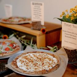 Wheat and Fire Pizza Catering - Dinner buffet organized and decorated with our farm seed to fork.