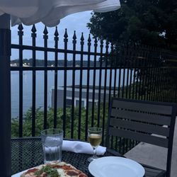 Margarita pizza with ice wine