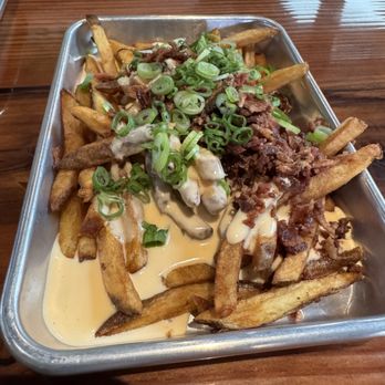 Two Dogs Taphouse - Burgers Near Me - McMinnville, Oregon