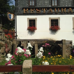 Restaurace Starý mlýn - Vodní mlýn a "babiččina" zahrádka