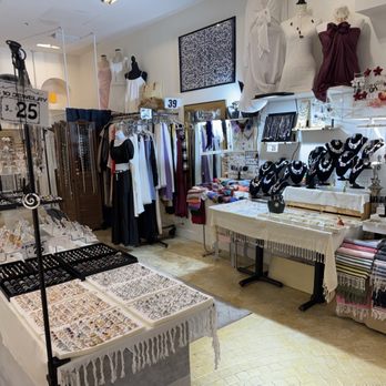 Evaluz Design - Inside if the store - Accessories Near Me - Santa Barbara, California