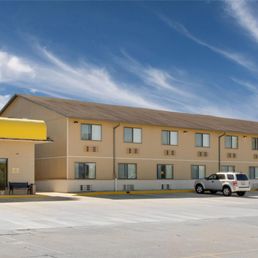 Exterior photo of Super 8 by Wyndham Macomb - Macomb, Illinois Exterior photo of Super 8 by Wyndham Macomb - Macomb, Illinois