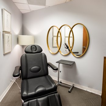 Kenton Bruice, MD - Kenton Bruice's Hormone Replacement Clinic treatment room located in Cherry Creek Denver - Weight Loss Centers Near Me - Denver, Colorado Kenton Bruice, MD - Kenton Bruice's Hormone Replacement Clinic treatment room located in Cherry Creek Denver - Weight Loss Centers Near Me - Denver, Colorado