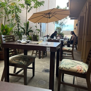 SixtyTwo MarcKet - 6/2/22 Outdoor seating in an alley - New American Near Me - Wailuku, Hawaii SixtyTwo MarcKet - 6/2/22 Outdoor seating in an alley - New American Near Me - Wailuku, Hawaii
