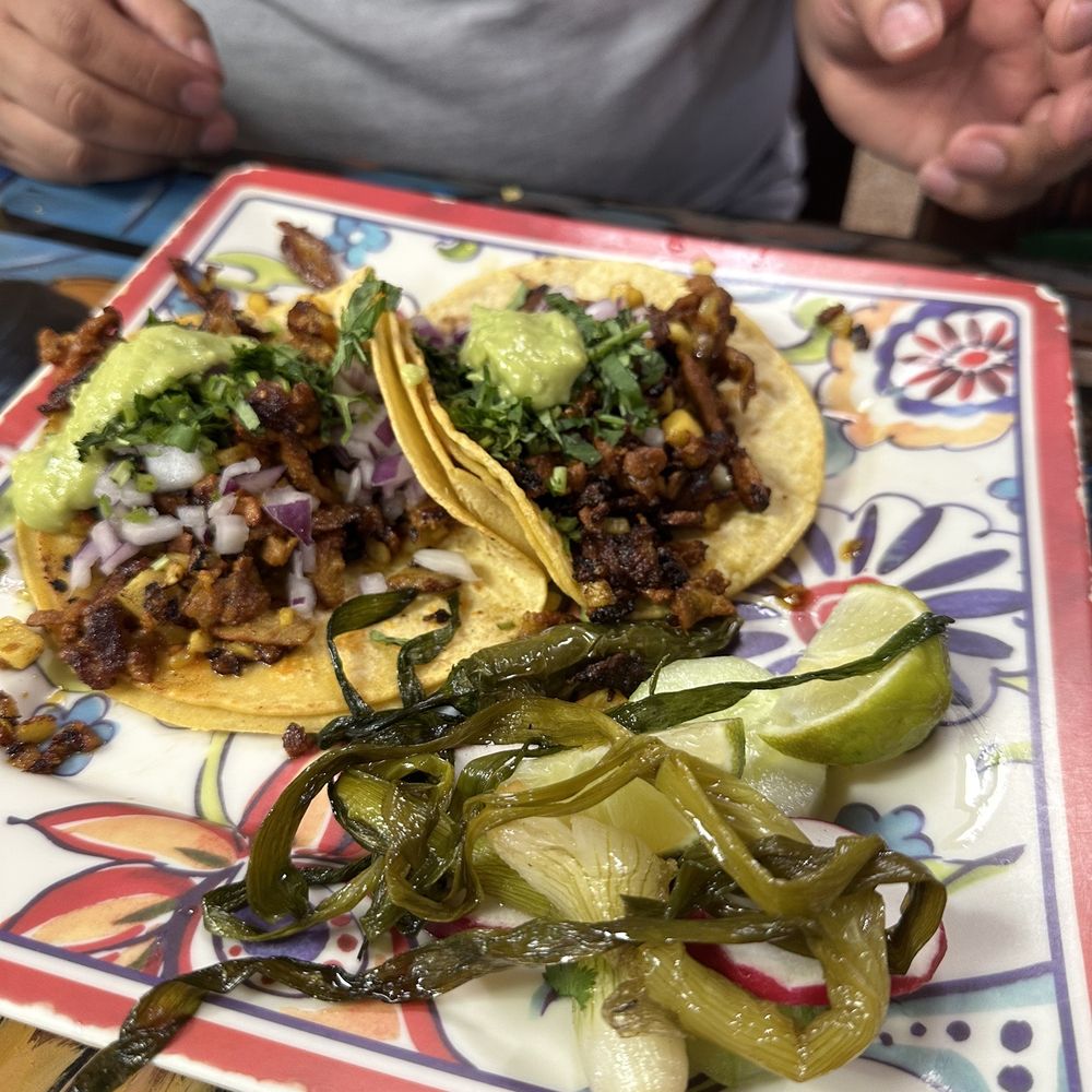 Tacos de trompo con pina