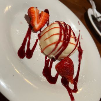 Italiano's Restaurant - Strawberry white chocolate dessert - Italian Near Me - Humble, Texas