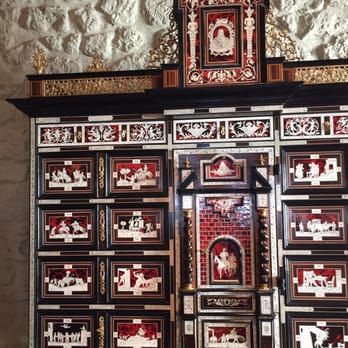 Troplong Mondot - Wonderful Flemish antique in dining room. - French Near Me - Saint-Émilion, 33 Troplong Mondot - Wonderful Flemish antique in dining room. - French Near Me - Saint-Émilion, 33
