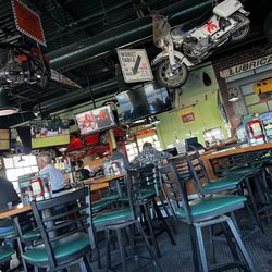 Quaker Steak & Lube - Bar area overview