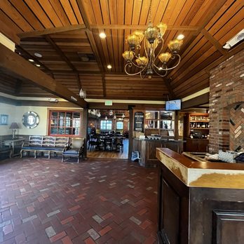 Mimi's Cafe - Interior (Waiting to be Seated) - Breakfast & Brunch Near Me - Anaheim, California