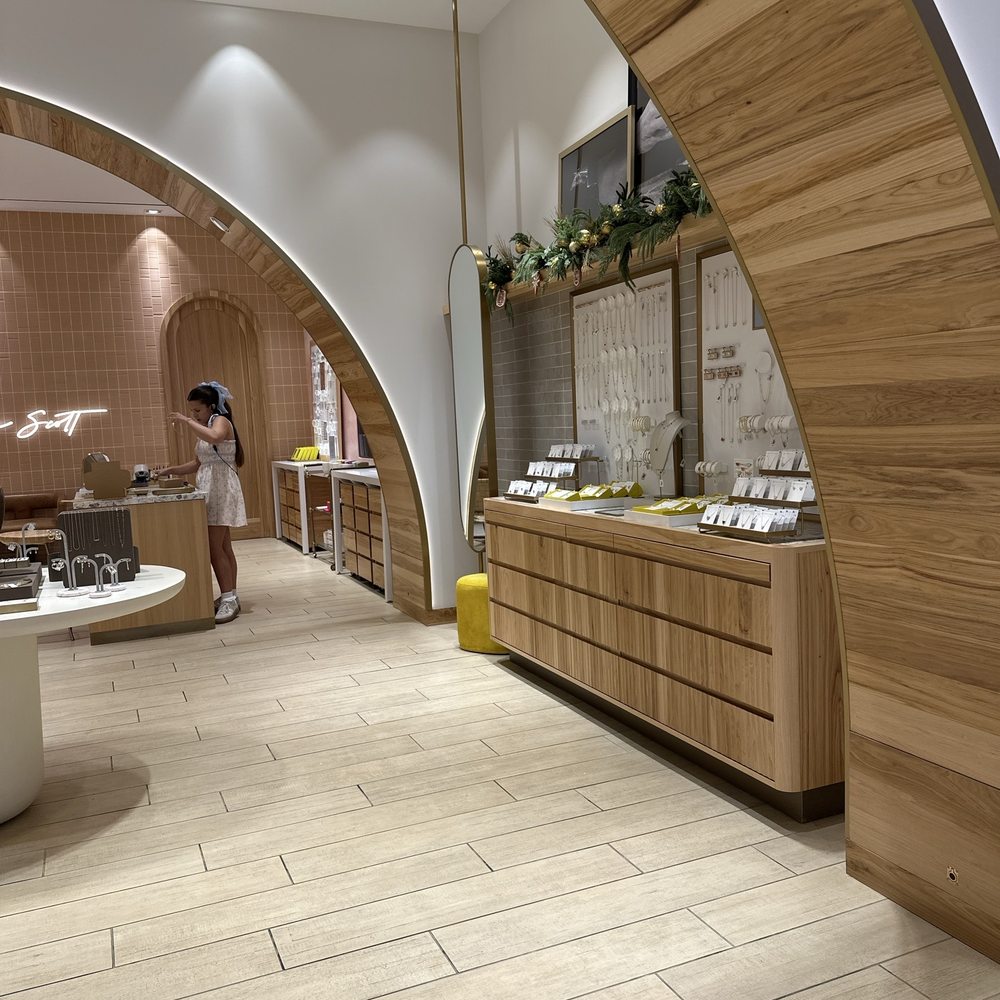 Kendra Scott - Jewelry Near Me - Pembroke Pines, Florida Kendra Scott - Jewelry Near Me - Pembroke Pines, Florida