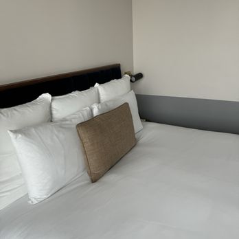 The Hoxton - Bed - Hotels Near Me - Brooklyn, New York